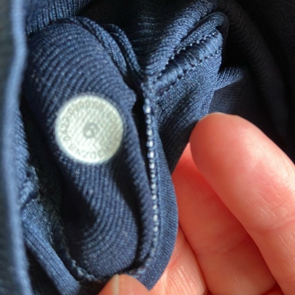 Lululemon Navy Blue Ribbed Long Sleeve Bra Included Crop Top - Picture 7 of 7